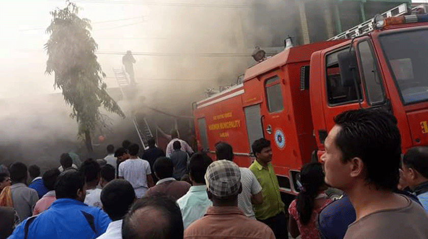 Firefighters fight to douse fire in Chandrapur