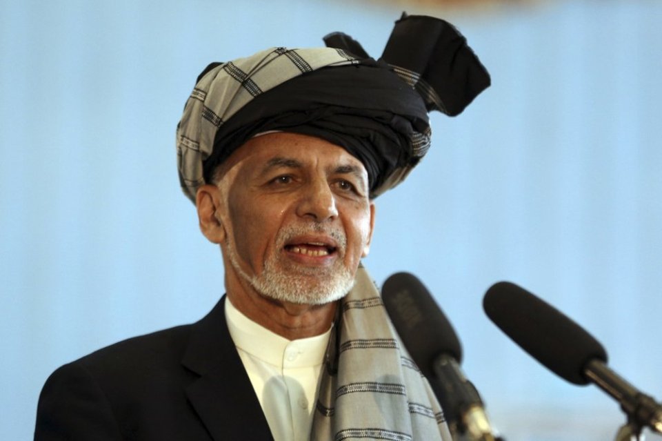 Afghans vote for president amid Taliban threats, fraud fears