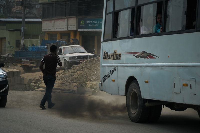 Govt fails to control polluting vehicles