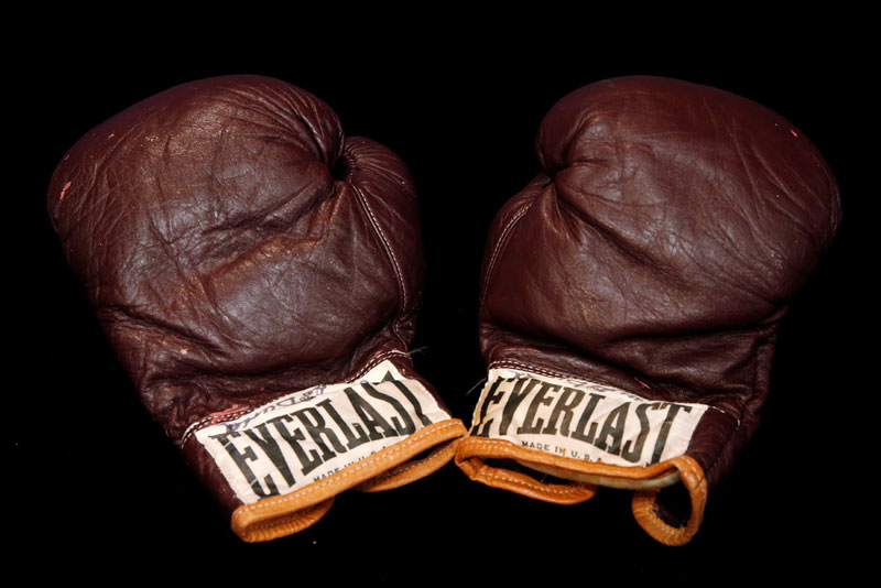 Ali's boxing gloves, Fidel Castro cigars highlight sports auction