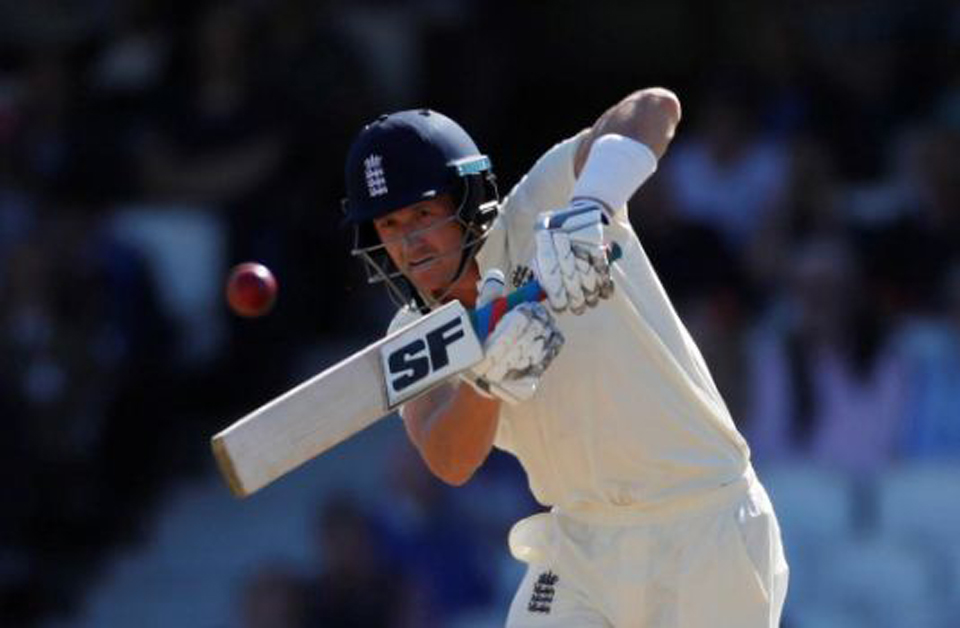 England extend lead in final Ashes test