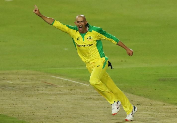 Agar hat-trick helps Australia thrash South Africa in first T20