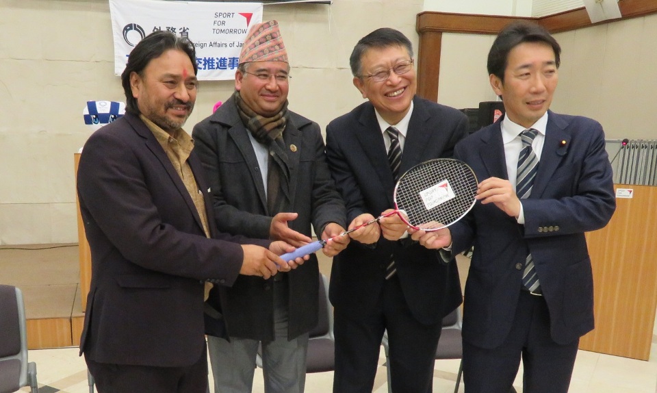 Visiting Japanese vice-minister hands over badminton rackets to NBA