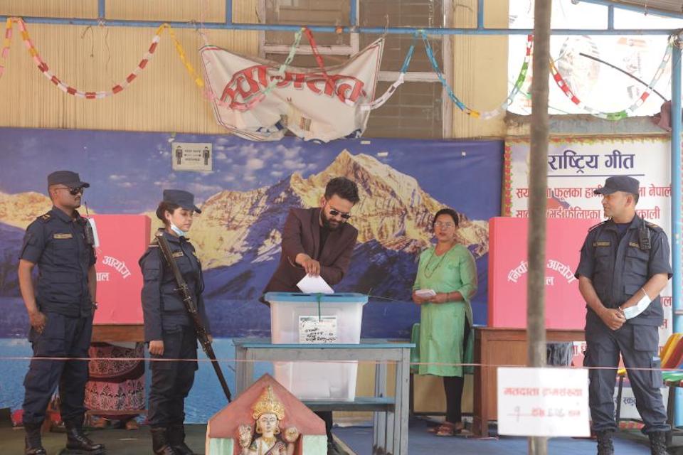 KMC mayoral candidate Balen Shah casts his vote in Sinamangal (with photos)