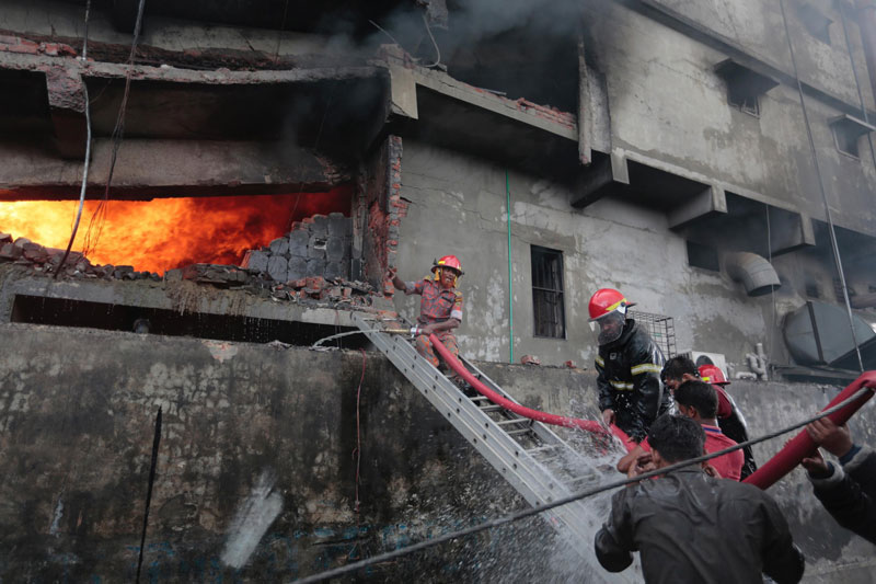 23 dead in explosion and fire at Bangladesh factory  (with video)