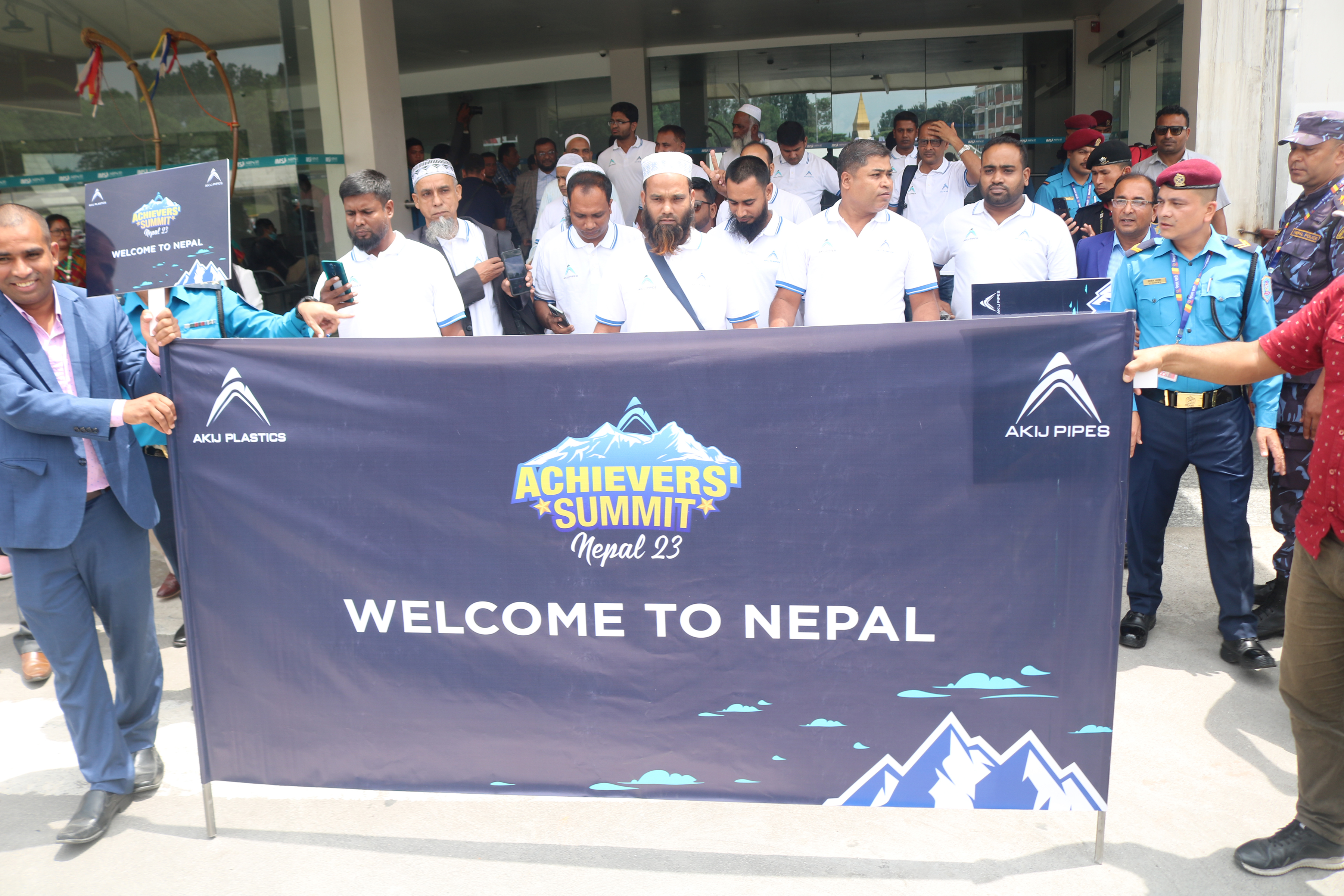 700 employees from Bangladeshi company arriving in Nepal for a tour