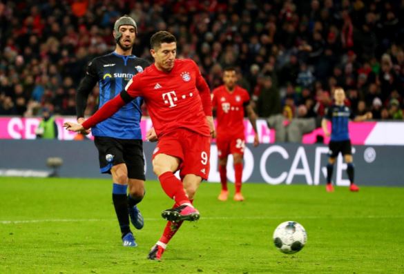 Late Lewandowski goal earns Bayern nervous 3-2 win over Paderborn