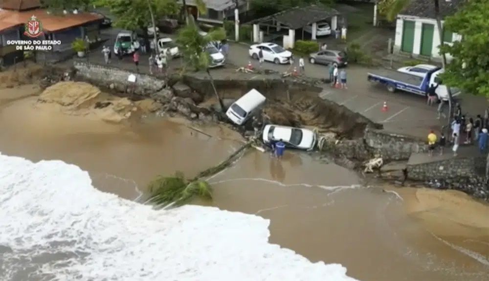 Heavy rains leave 36 dead in Brazil, cities cancel Carnival