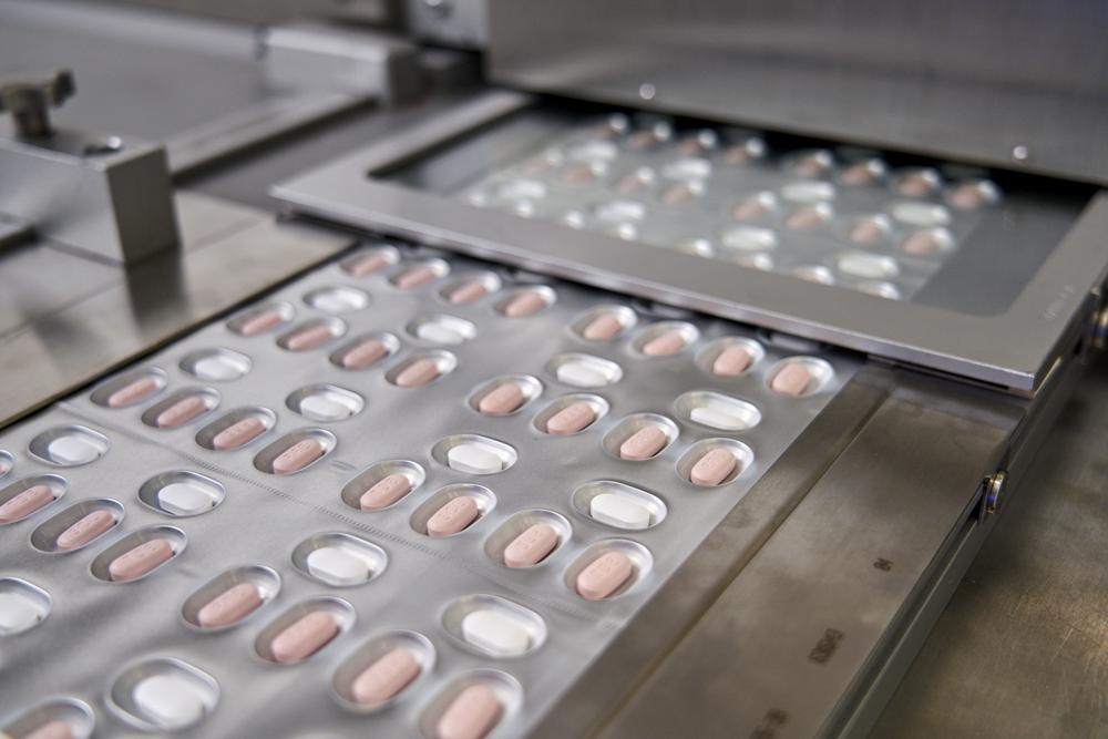 Pfizer asks US officials to OK promising COVID-19 pill