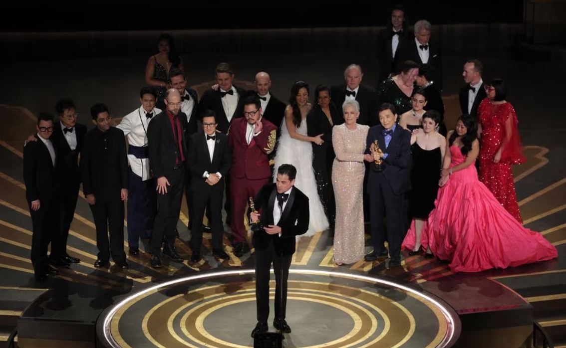 'Everything Everywhere' wins best picture at the Oscars