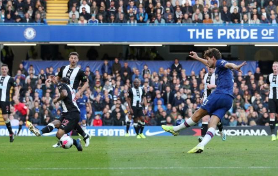Alonso goal earns lively Chelsea victory over Newcastle