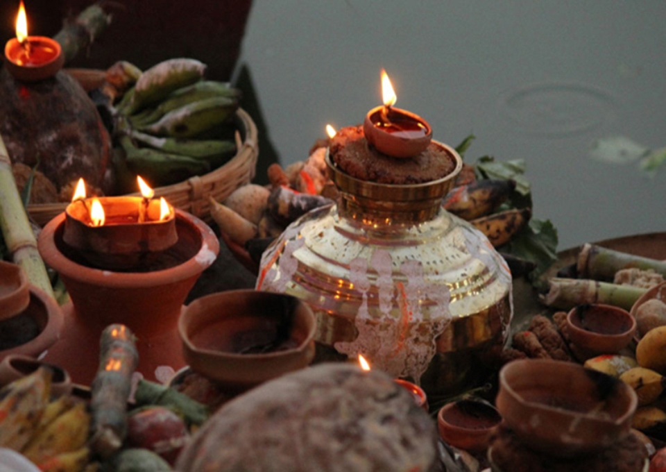 Demand for earthen pots high with approaching Chhath festival