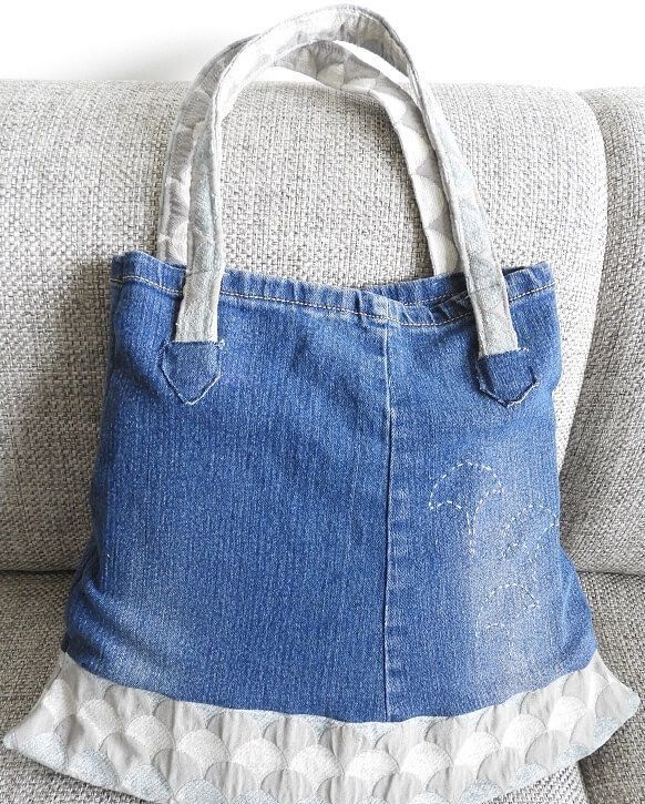 DIY | Convert Old Jeans into a BAG [Video] | Recycled jeans bag, Denim bags  from jeans, Denim bag diy