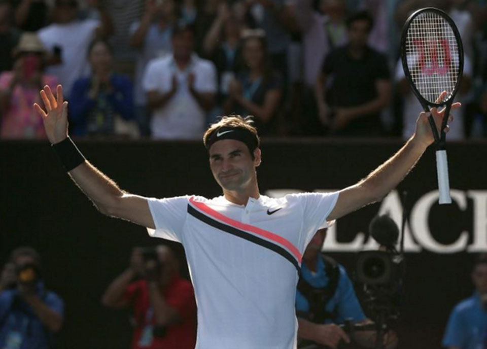 Federer eases past Fucsovics into Melbourne quarter-finals