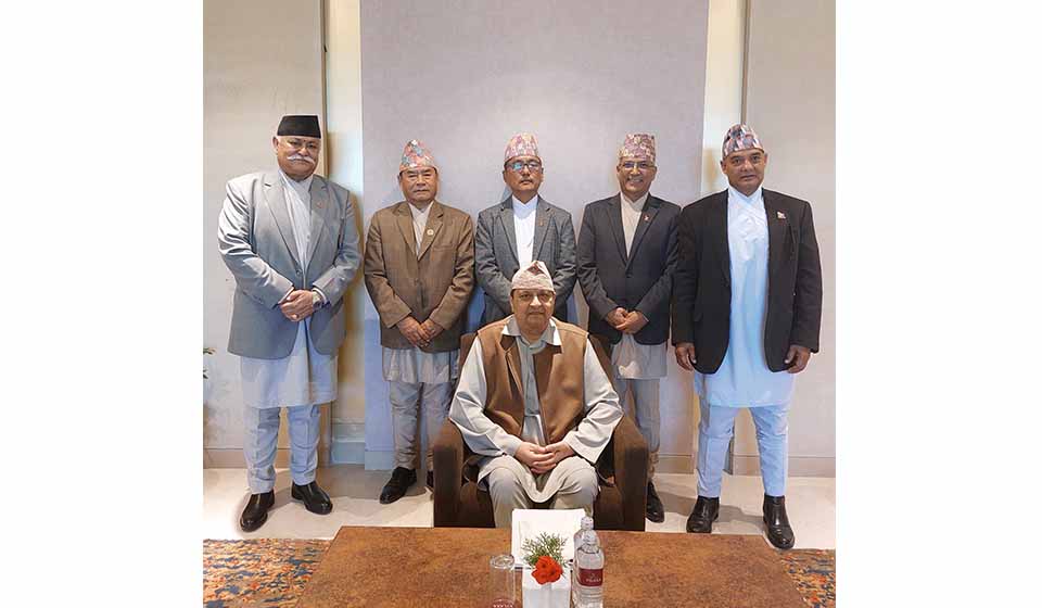 Former King Gyanendra Shah meets five RPP leaders in Bhairahawa