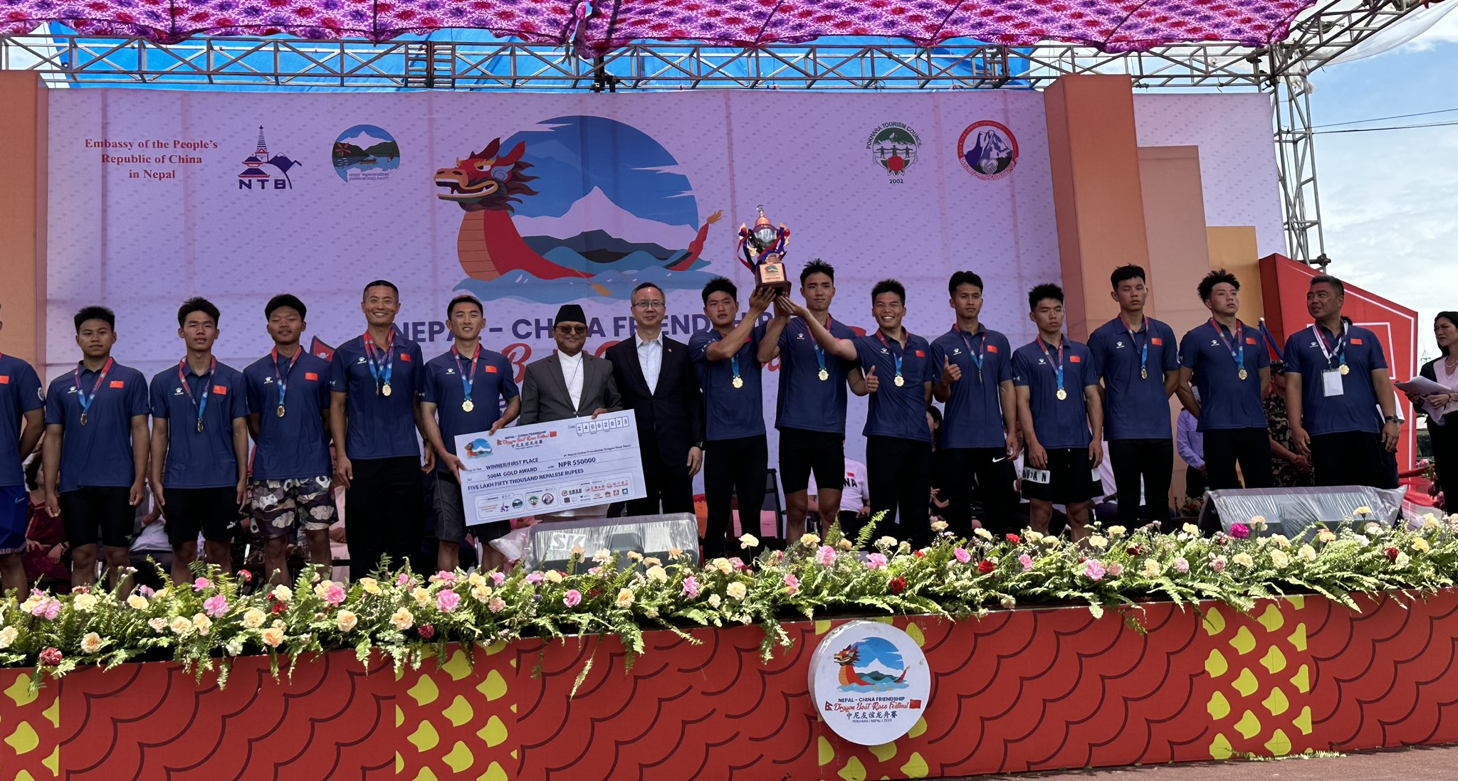 Sichuan team bags victory in Nepal-China Friendly "Dragon Boat Race"