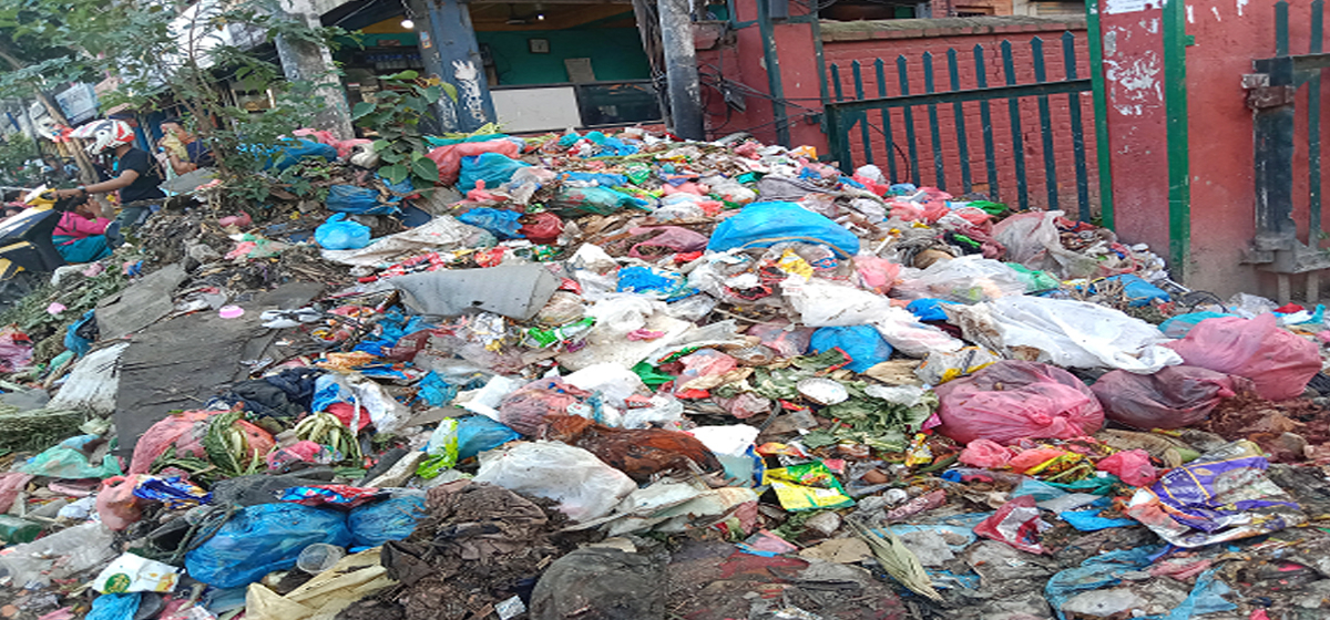 Heap of garbage in front of PMO