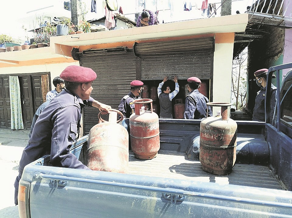 Dailekh sees shortage of cooking gas
