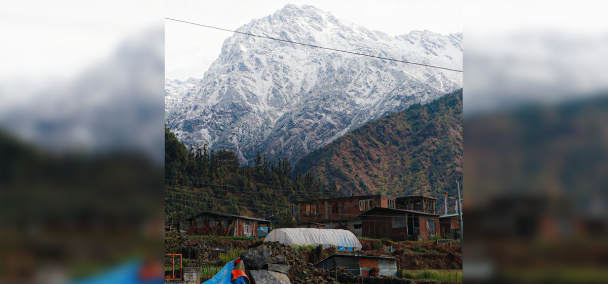 Snowfall cripples life in upper Himalayan region, cloudy weather in hills