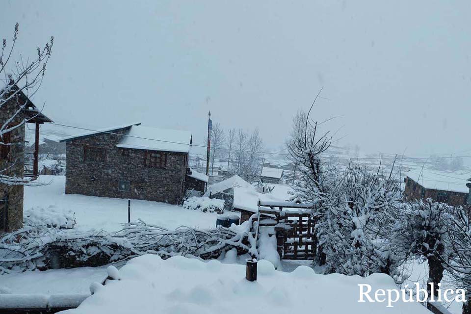 Normal life in Karnali hit by heavy snowfall (With photos)