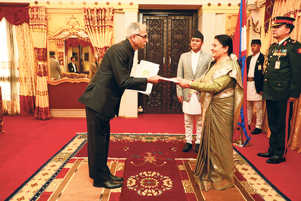 Newly-appointed Indian envoy submits credentials to President Bhandari
