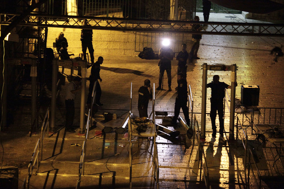 Israel removes metal detectors from holy site entrance