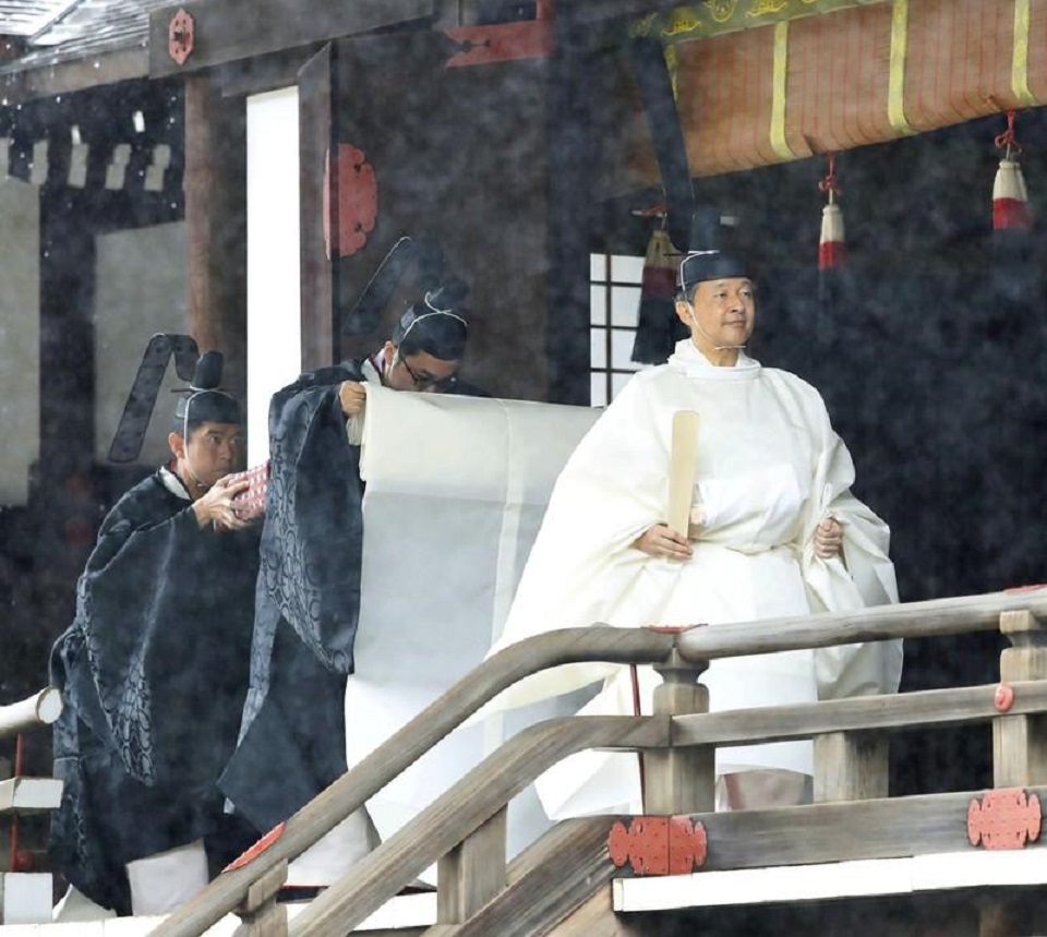 In ancient throne ritual, Japanese emperor vows to fulfil duty