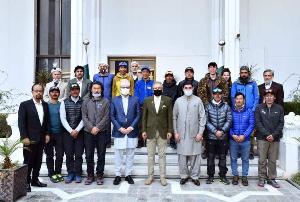 Pakistani president meets Nepali K-2 winter expedition team