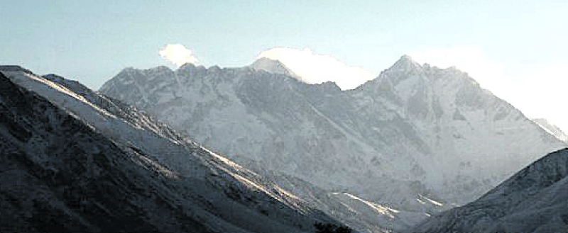 Indian woman tops Everest twice in week