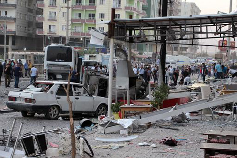 2 killed in Turkey attack on military bomb disposal team