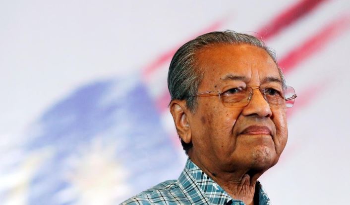 Malaysia's Mahathir returns as interim PM amid political uncertainty