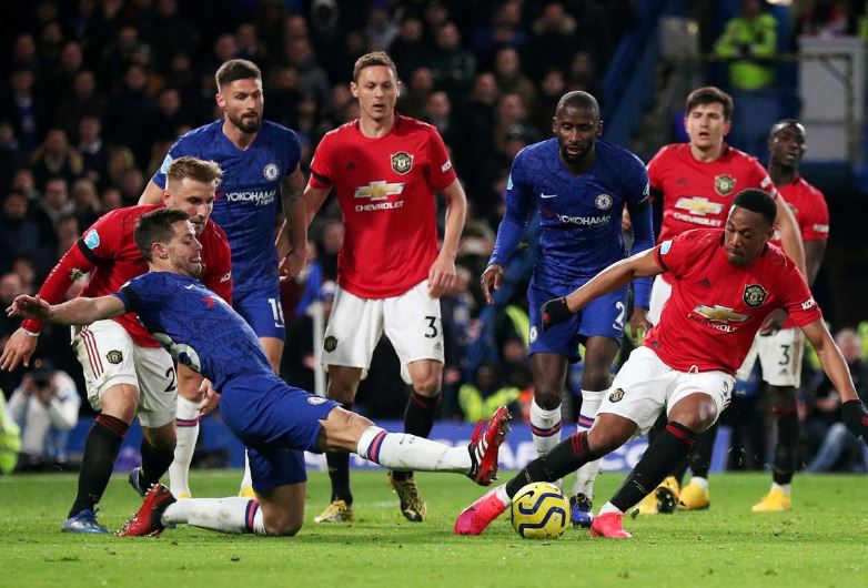 Manchester United win 2-0 at Chelsea amid VAR controversy