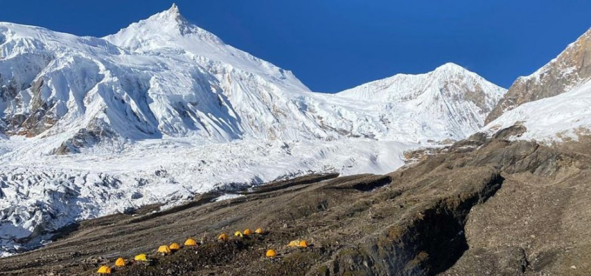 Avalanche in Manaslu mountain base camp, bad weather makes rescue difficult