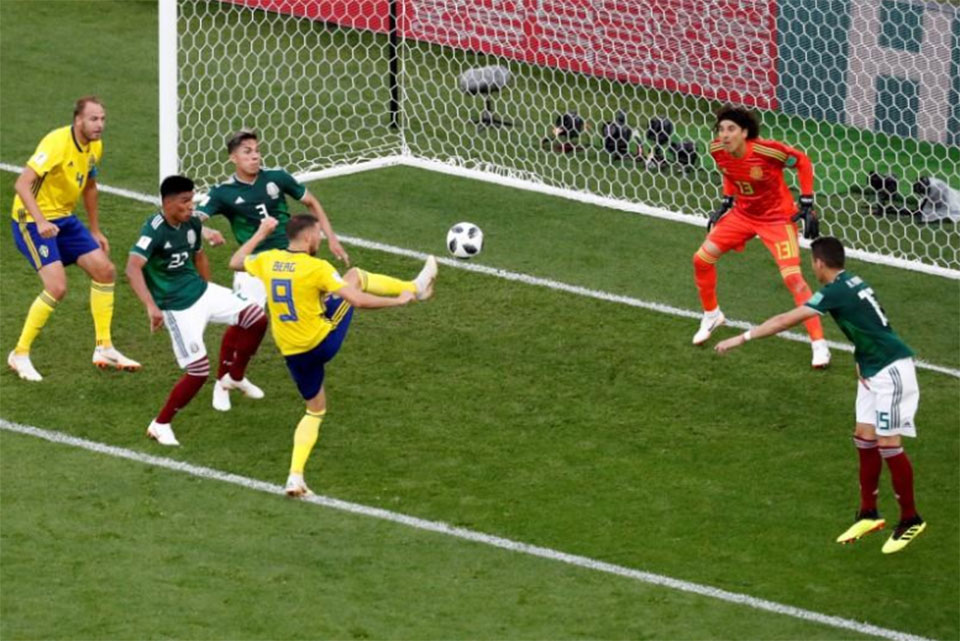 Swedes pummel Mexico but both advance over Germany