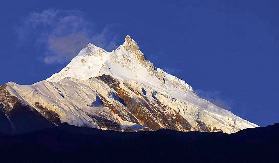 32 tourists rescued from Manaslu