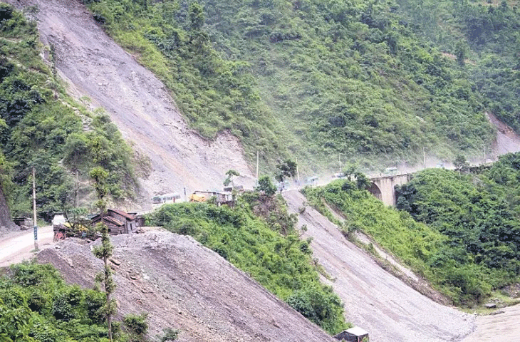 Narayanghat-Mugling road section sees traffic disruptions again