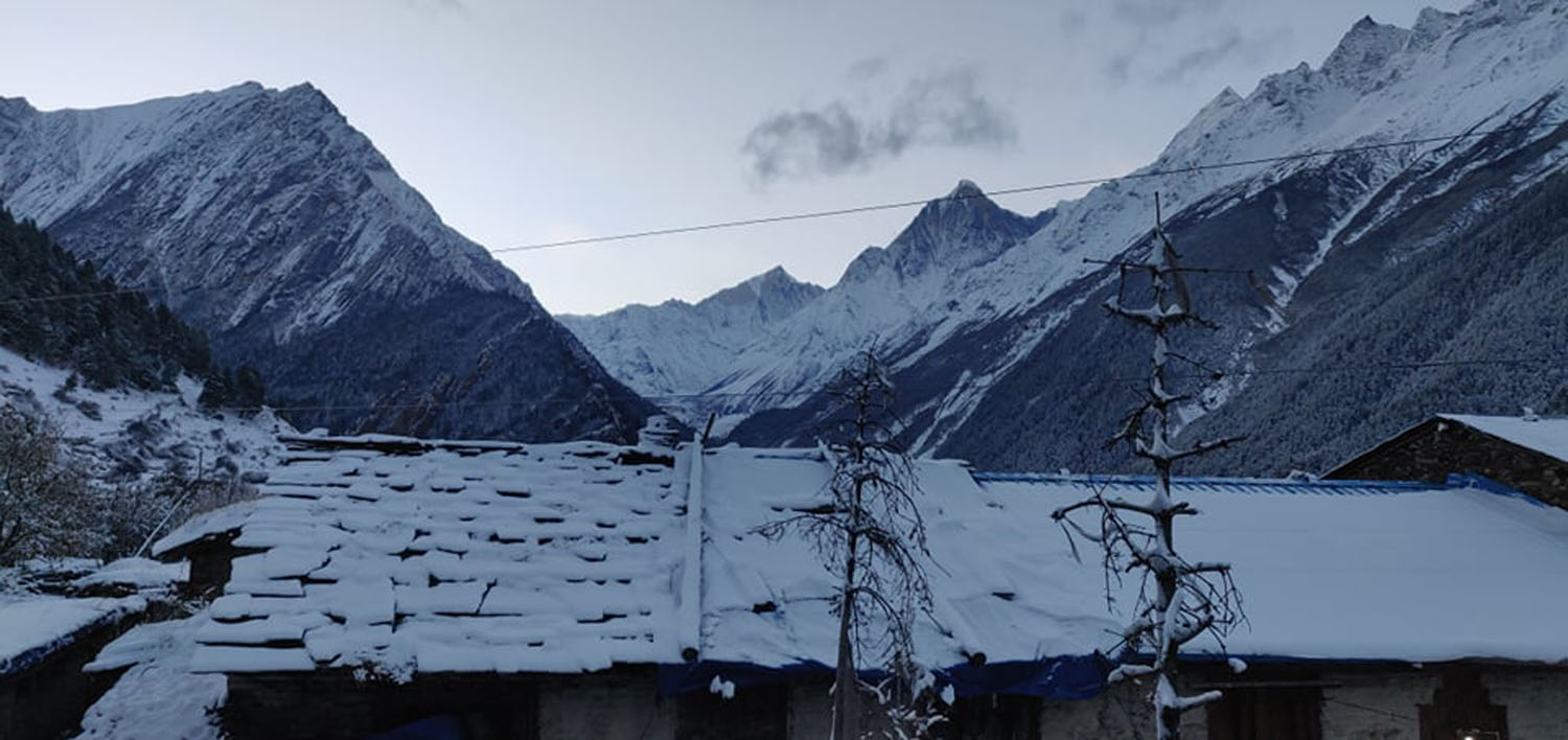 Chhangru and Tinkar areas in Darchula witness heavy snowfall (with photos)