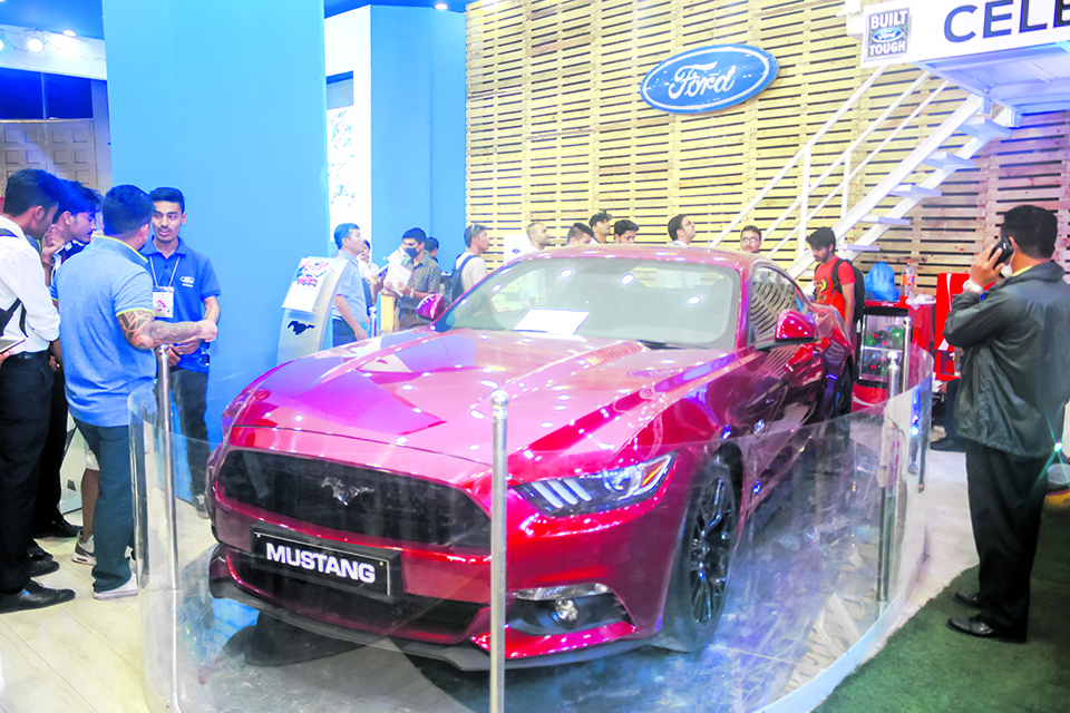 Second day of NADA auto show attracts larger crowd