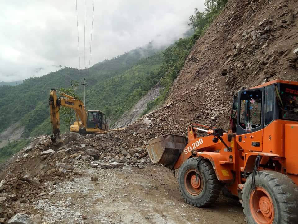 Landslide disrupts two-way traffic along Narayangadh-Muglin road section