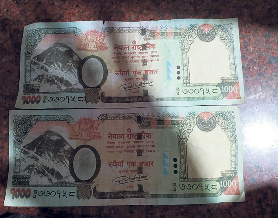 Fake Nepali currencies of 1000 and 500 denominations found in Waling