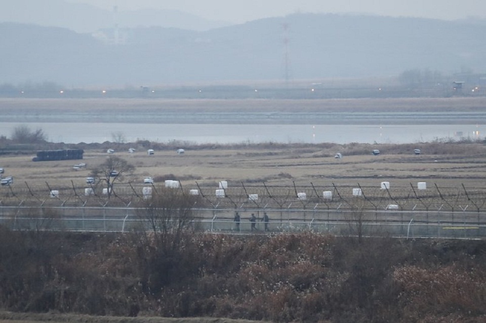 S Korea says troops exchange fire along N Korean border