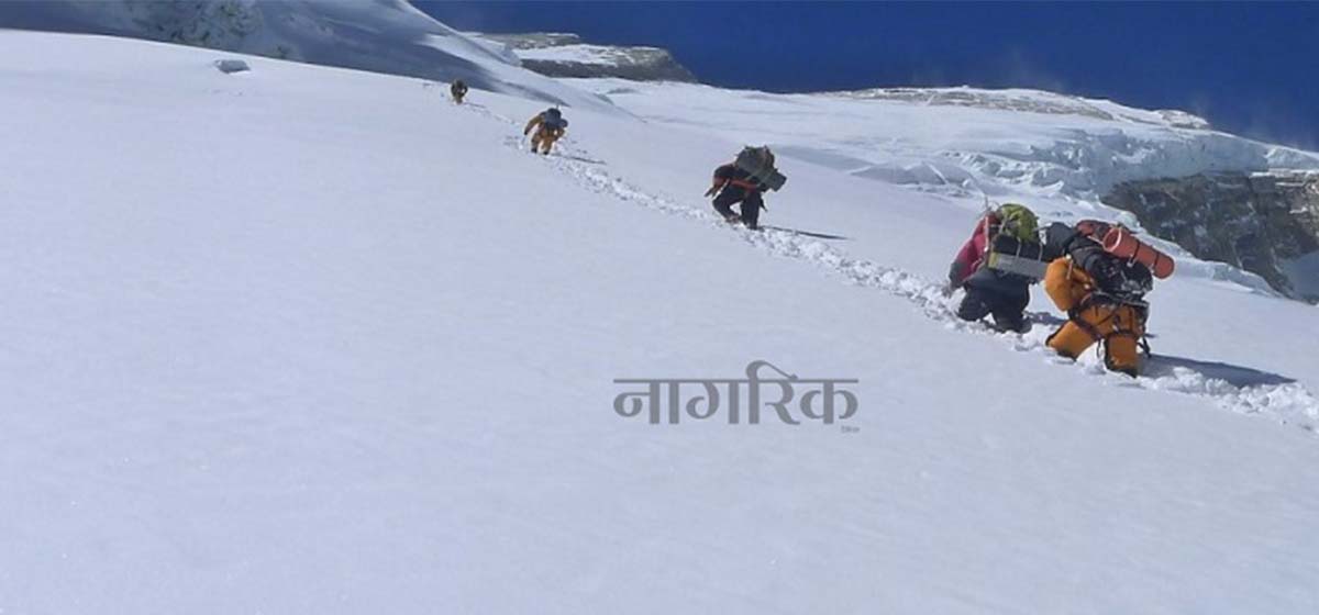 Russian climbers safe despite losing contact in Annapurna: DOT