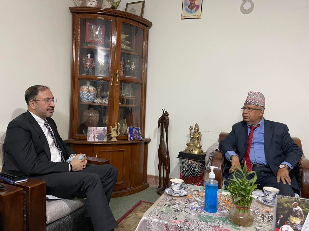 Pak envoy calls on former PM Nepal