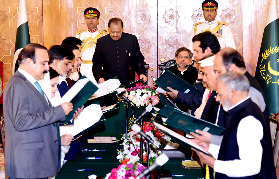Pakistani president swears in members of new Cabinet