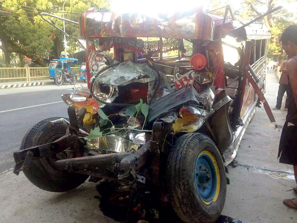 20 dead as bus collides with van in northern Philippines