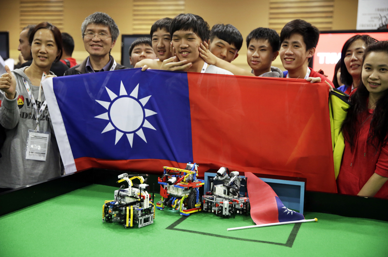 Taiwanese teenagers win World Robot Olympiad in India