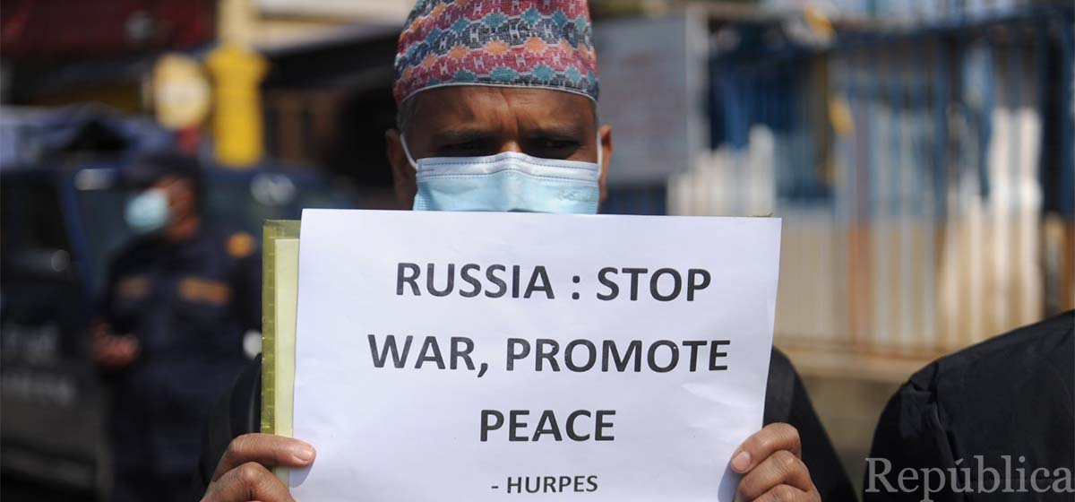 Peace activists demonstrate outside Russian Embassy In Kathmandu “to stop a possible war”