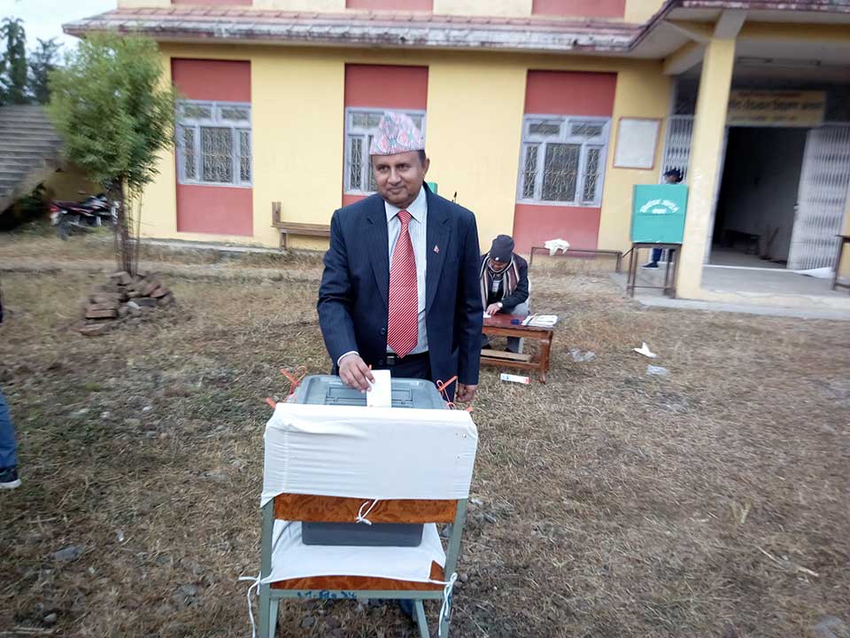 UML leader pokherel cast vote from Dang