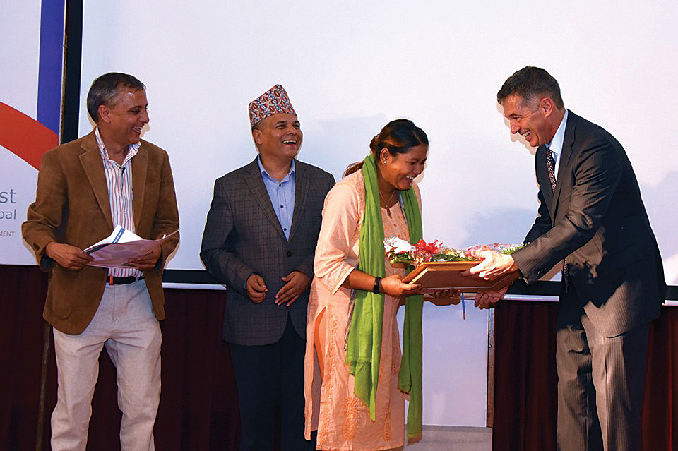 Nagarik journalist awarded national investigative journalism fellowship