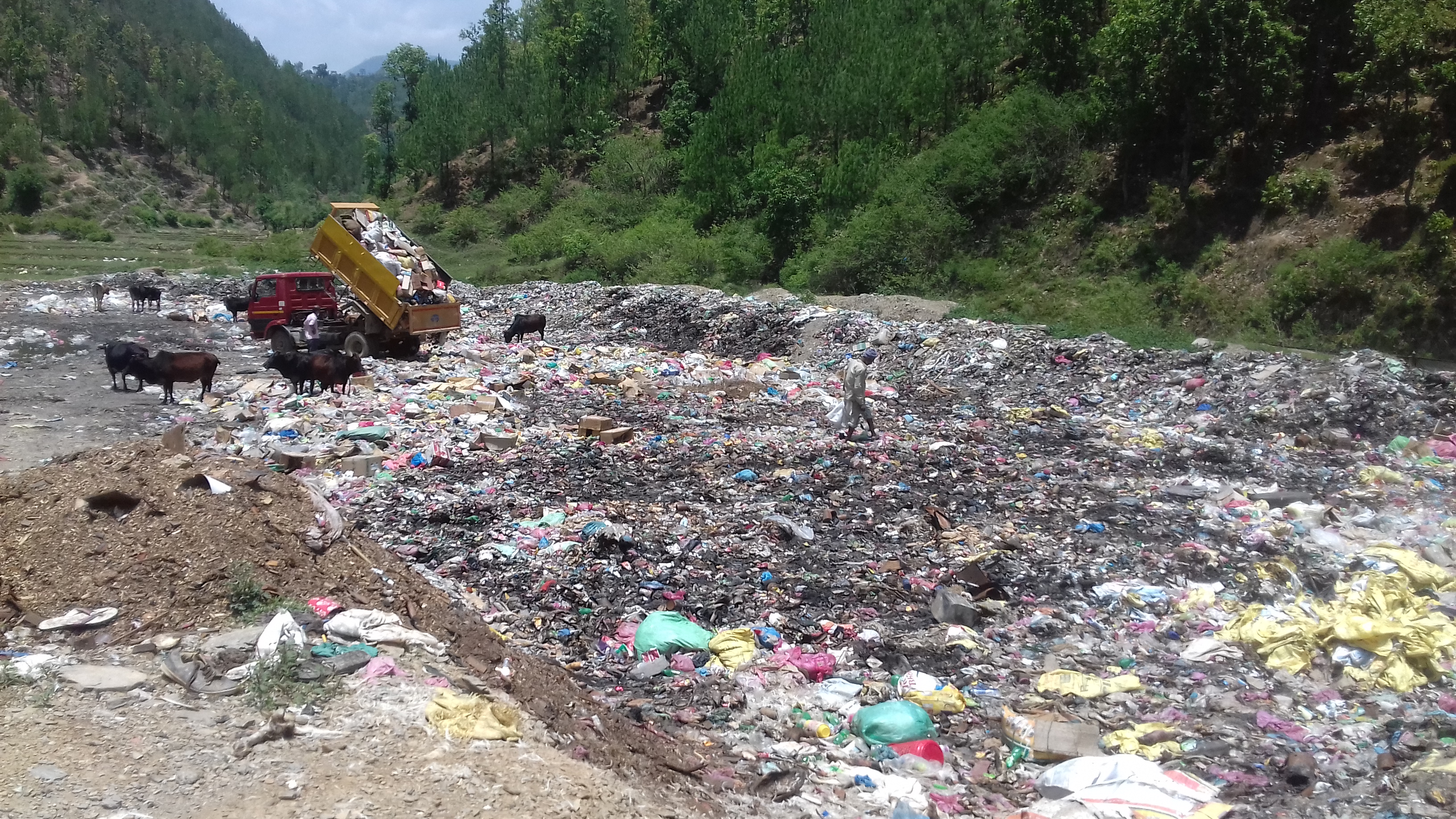 Dumping site spoils beauty of Sandhikharka (with photos)